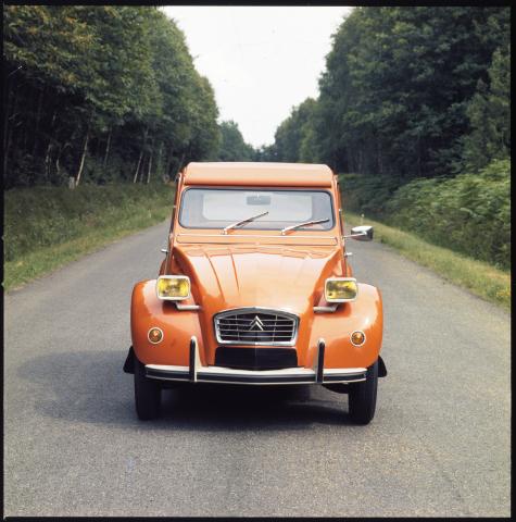 2cv6_1975_phares_carrcs.jpg